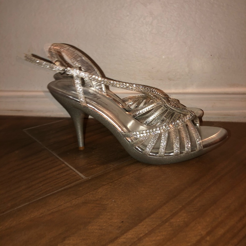 High heels - Picture 3 of 3